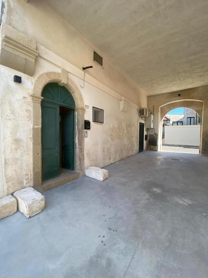 Bric A Brac Eclectic Rooms Uggiano La Chiesa Dış mekan fotoğraf